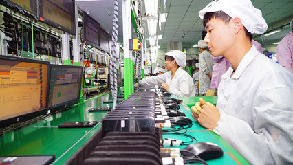 走進(jìn)小米富士康工廠(chǎng) 探秘小米9從無(wú)到有的整個(gè)過(guò)程