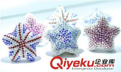 DAD鑲鉆五角星風口香水 鑲鉆五角星汽車飾品 水晶鉆海星風口香膏-饒平縣海山路士達汽車裝飾用品經營部提供DAD鑲鉆五角星風口香水 鑲鉆五角星汽車飾品 水晶鉆海星風口香膏的相關介紹、產品、服務、圖片、價格饒平縣海山路士達汽車裝飾用品經營部、汽車防爆膜;汽車改裝件;LED燈;汽車飾品;汽車香水;車載小電器;車衣